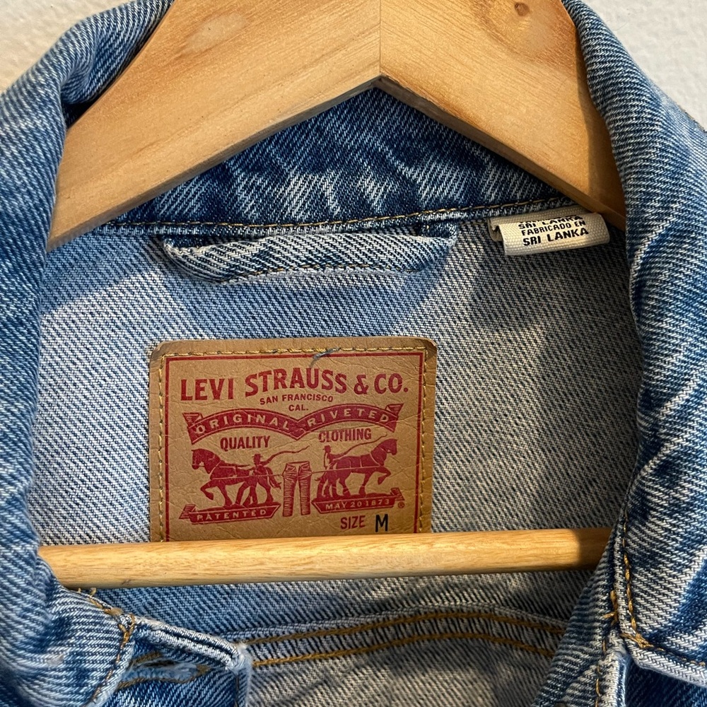 Levi’s Denim Trucker Jacket - Picture 3 of 3
